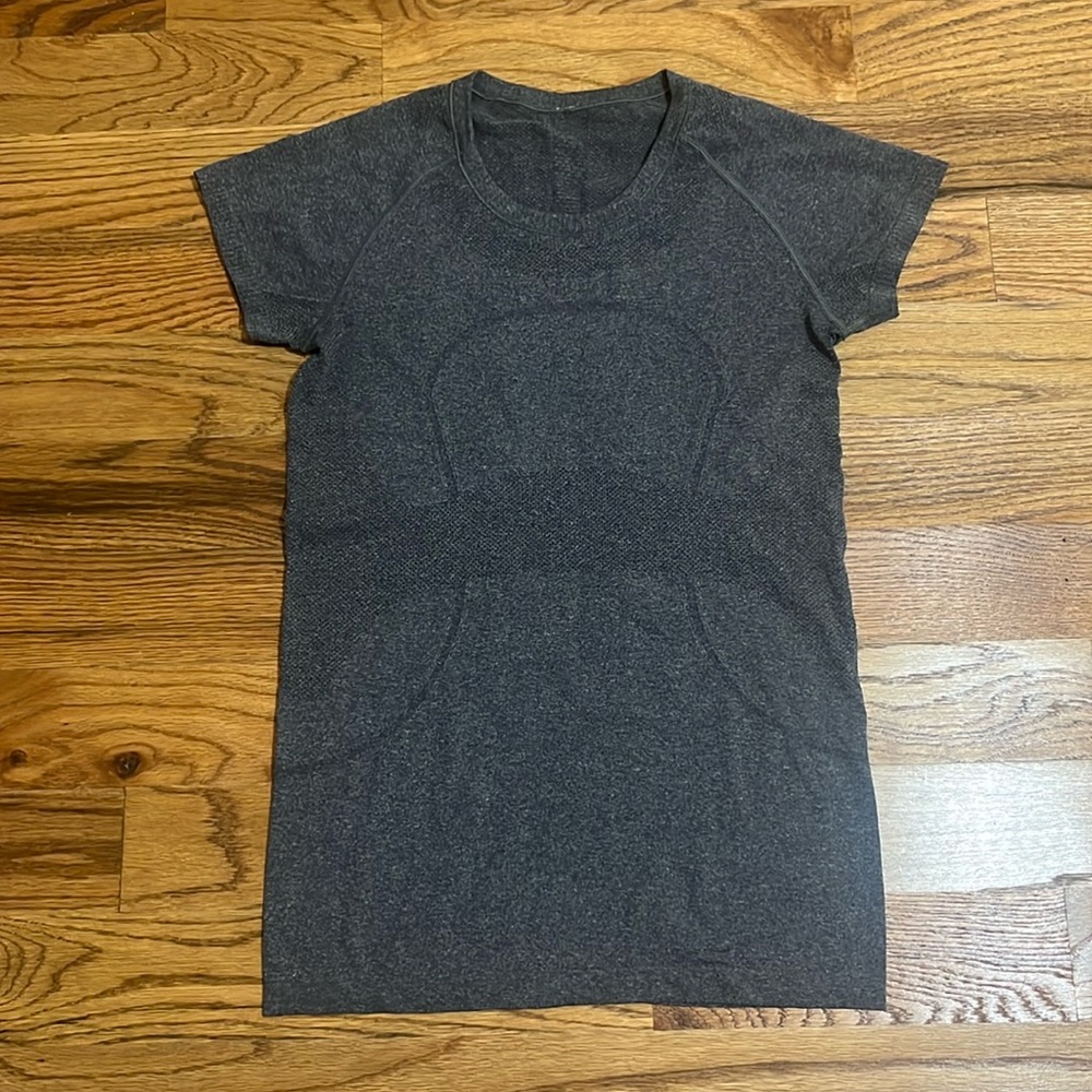 lululemon athletica Gray Short Sleeve Tee